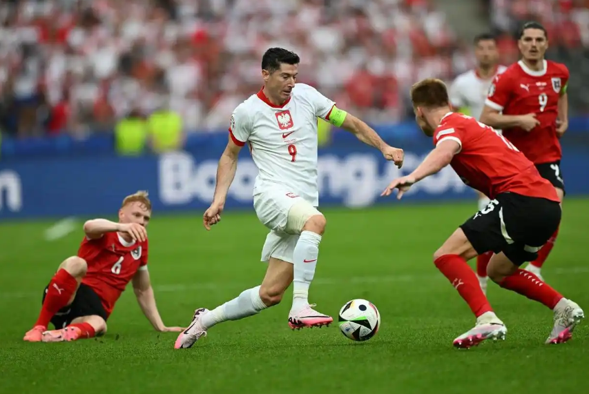 波兰力克奥地利，莱万关键制胜